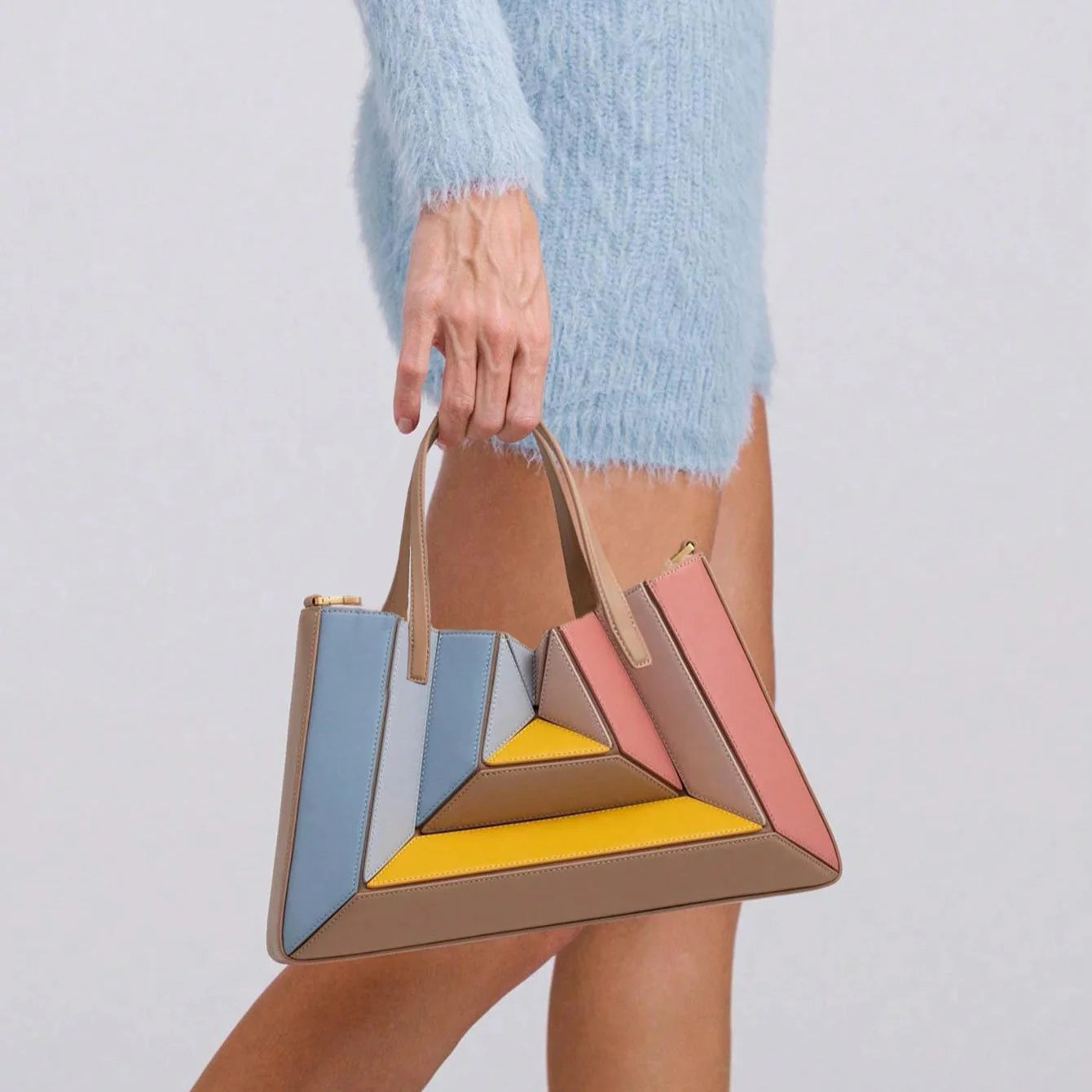 Handtasche in Geometrischer Form – Eleganz und Funktionalität