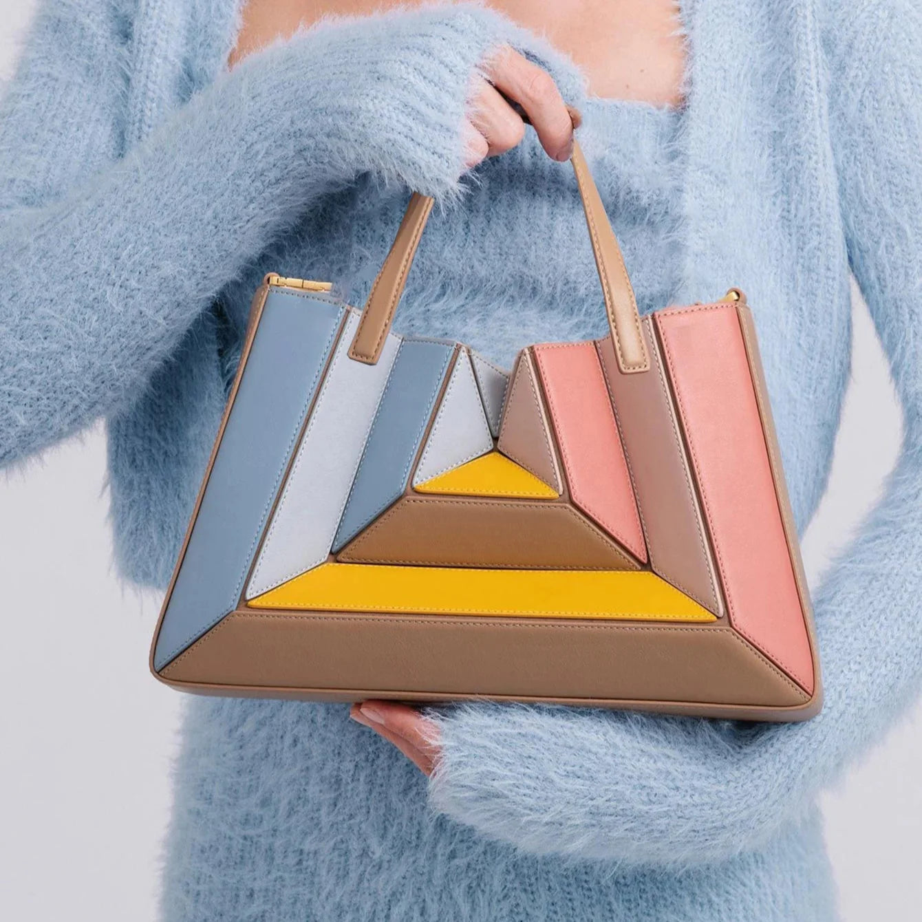 Handtasche in Geometrischer Form – Eleganz und Funktionalität