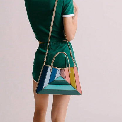 Handtasche in Geometrischer Form – Eleganz und Funktionalität